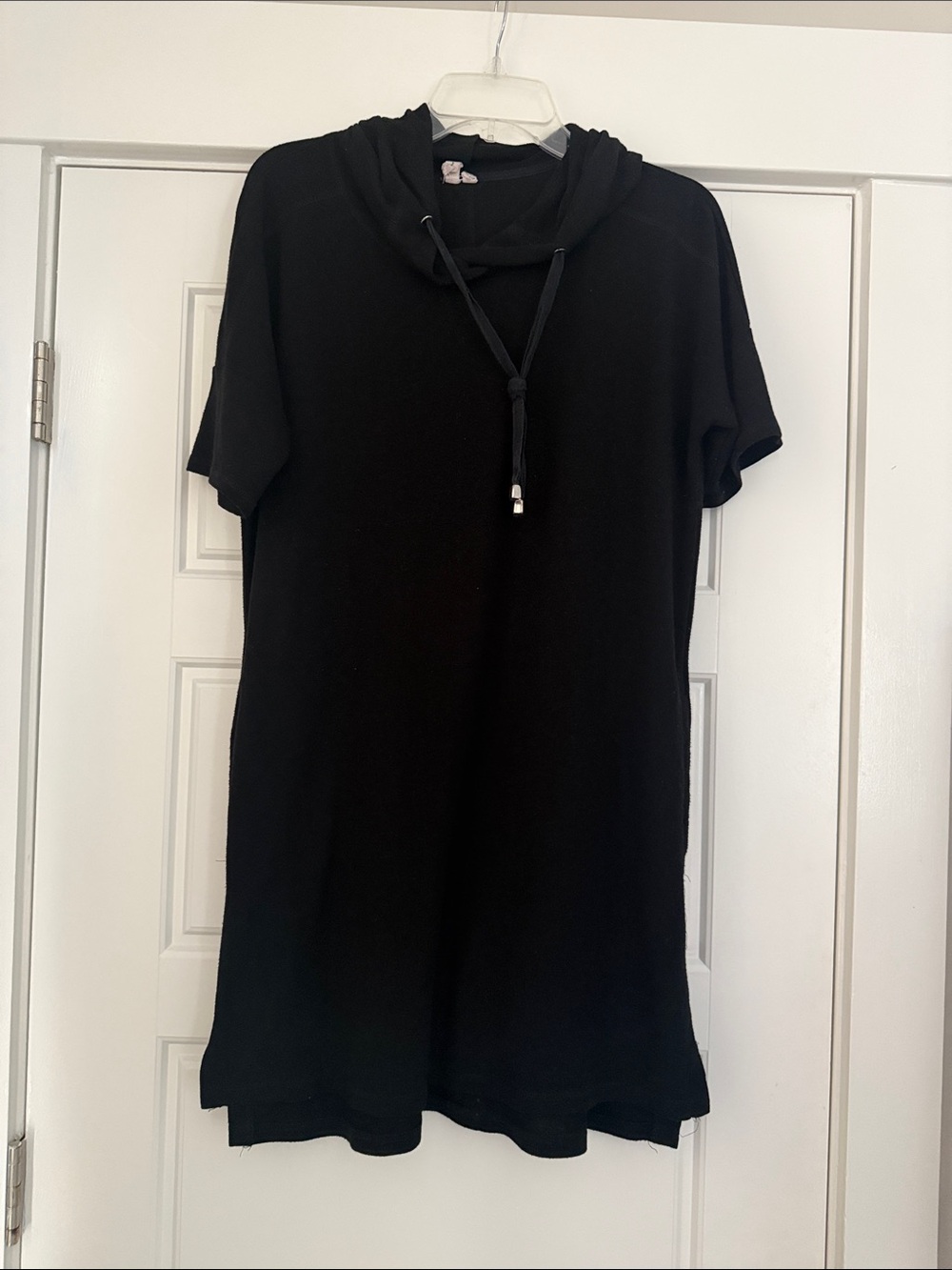 Cable & Gauge Black Hooded Short Sleeve Dress